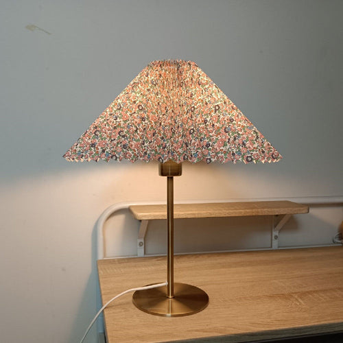 Vintage Floral Table Lamp – Elegant Bronze Nightstand Light